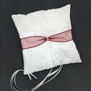 071A Coussin d'alliances blanc et bourgogne
