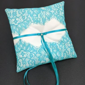 028A Coussin d'alliances blanc avec dentelle turquoise