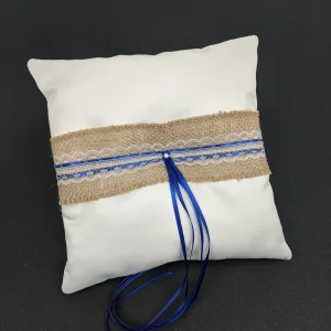 049A Coussin d'alliances blanc avec jute et ruban royal