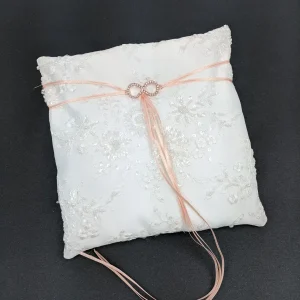 Coussin d'alliances ivoire et ruban rose gold