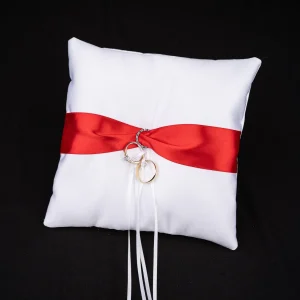 026C Coussin d'alliances blanc avec ruban rouge