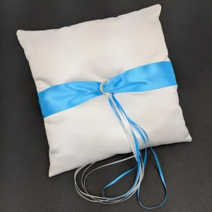 069A Coussin d'alliances blanc avec ruban bleu ciel