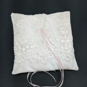 018A Coussin d'alliances en dentelle rosé