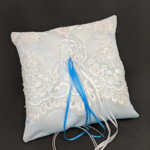 033A Coussin d'alliances en tulle bleu pâle avec dentelle
