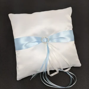 035B Coussin d'alliances blanc avec ruban bleu argenté
