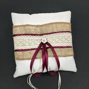 013A Coussin d'alliances ivoire avec jute et accent bourgogne