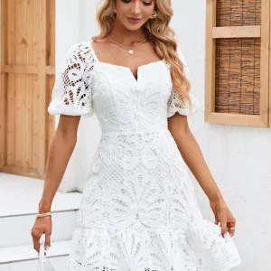 Robe De Bal Blanche À Volants