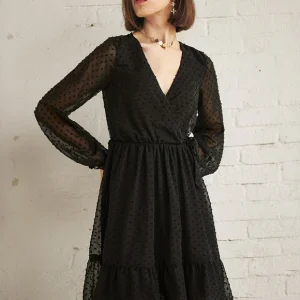 Robe Noire À Volants Légers