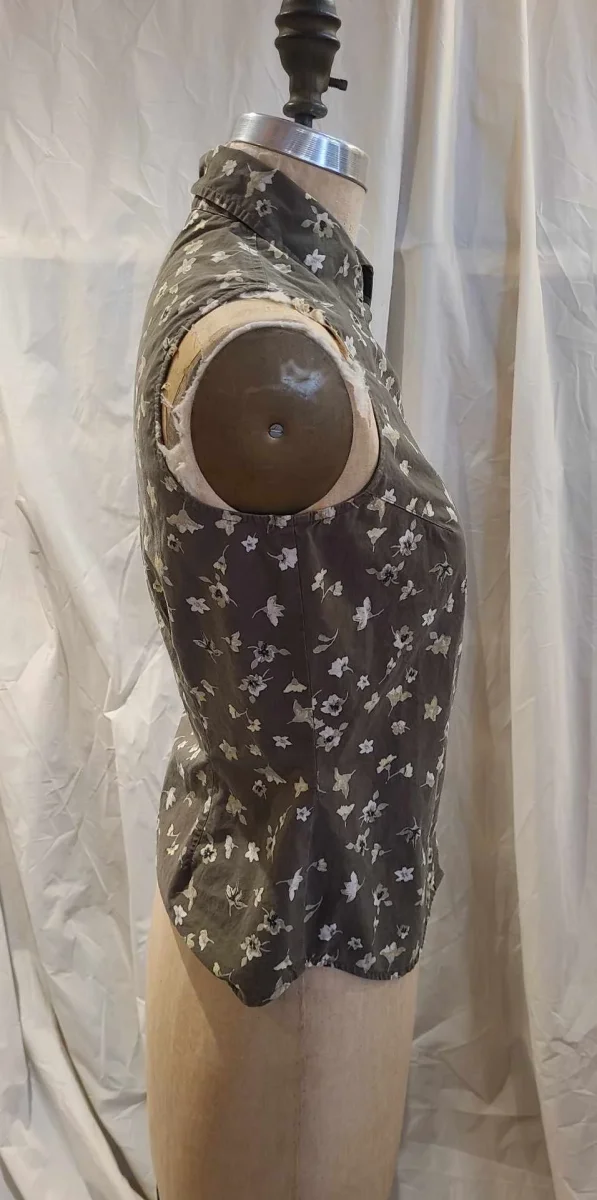 Blouse sans manches fleurie – Image 3