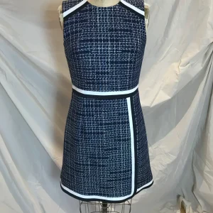 Robe tailleur en tweed marine et blanc