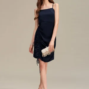 Robe Satinée À Fronces Élégantes