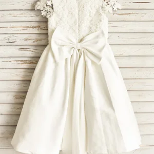 Robe Enfant Satinée Élégante Avec Nœud