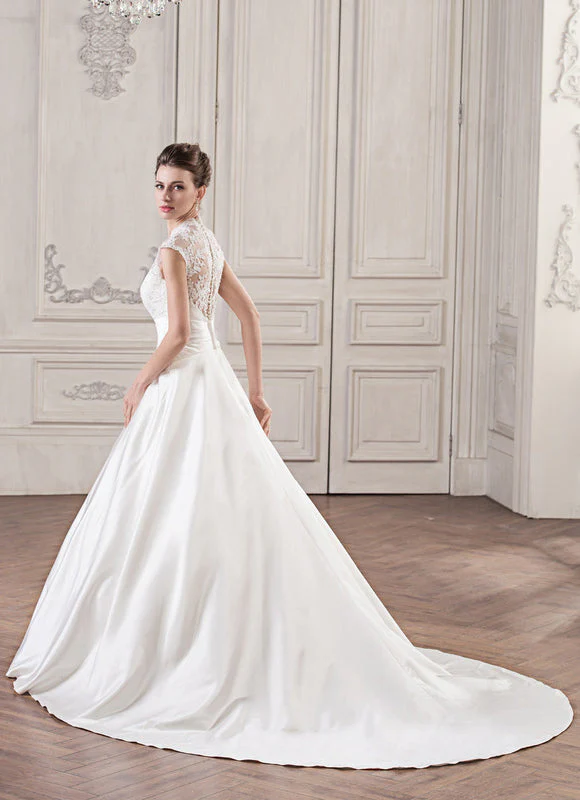Robe Nuptiale Satinée Élégante Col V – Image 5