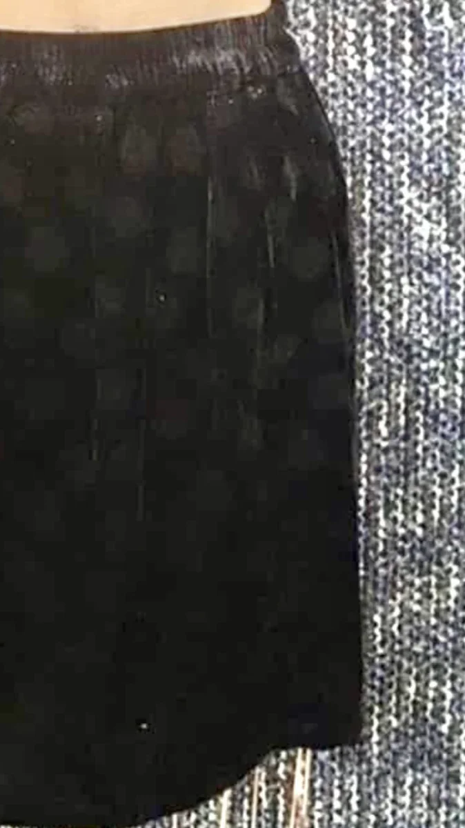 Mini-jupe velours à pois brillants – Image 5