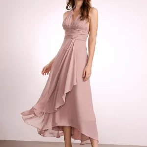Robe Fluide Rose Poudré À Décolleté Plongeant Et Jupe Asymétrique
