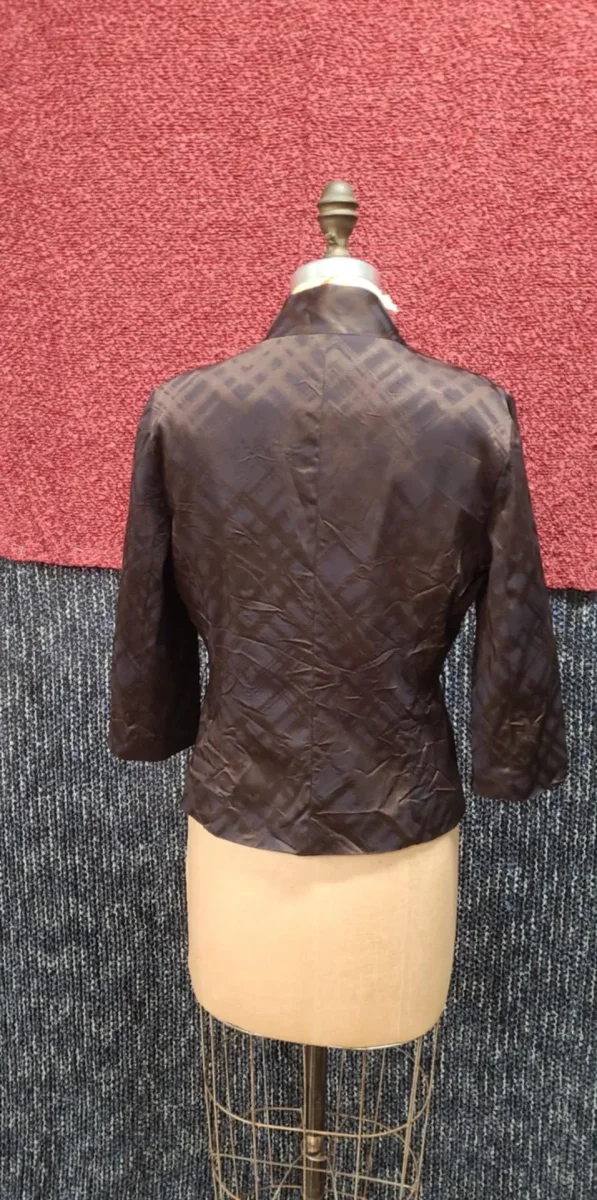 Veston crop satiné marron et noir – Image 4