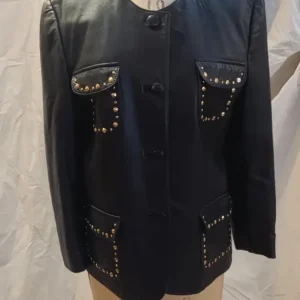 Veston de cuir studdé