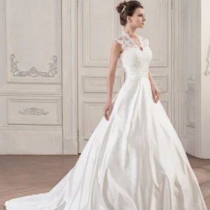 Robe Nuptiale Satinée Élégante Col V