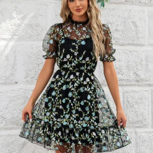 Robe Brodée À Volants Floraux