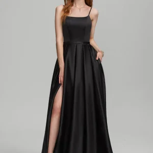 Robe Satinée Élégante Fendue