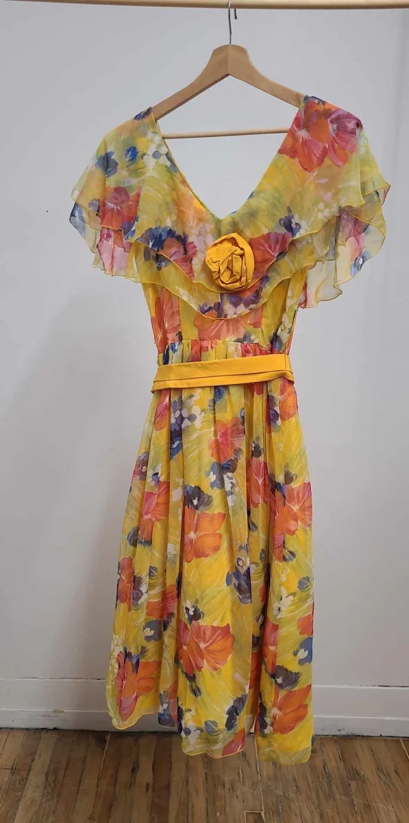 Robe cocktail jaune fleurie