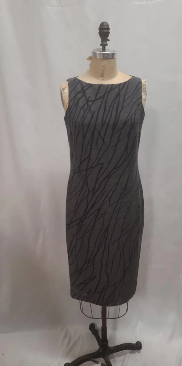 Robe grise striée – Image 2