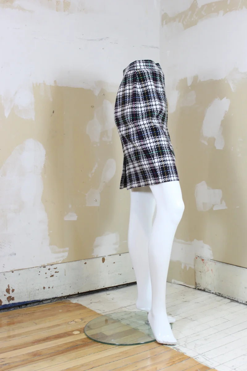 Jupe tailleur carreaux noir et blanc avec fil coloré – Image 3