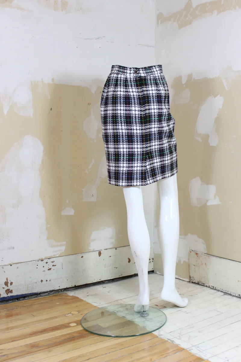 Jupe tailleur carreaux noir et blanc avec fil coloré – Image 4