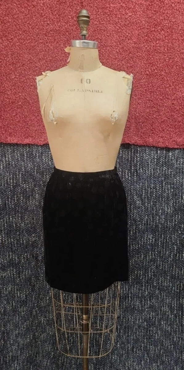 Mini-jupe velours à pois brillants – Image 2