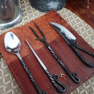 Ustensiles médiévaux (4) en Inox antique avec étuis