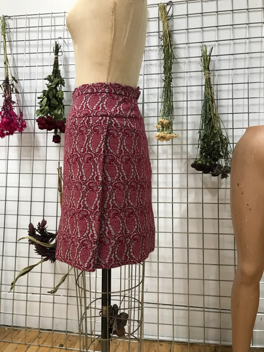 Jupe tailleur à motifs paisley framboise – Image 3