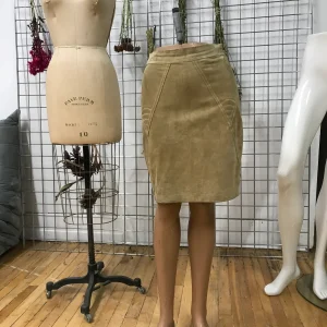 Jupe en suède beige