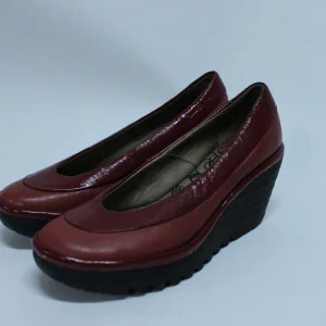 Chaussures rouges à semelles compensées