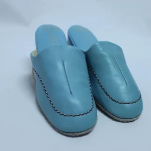 Pantoufles cuir bleu poudre