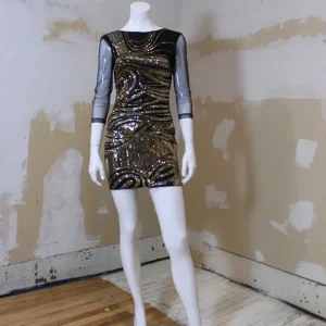 Robe noire à paillettes dorées