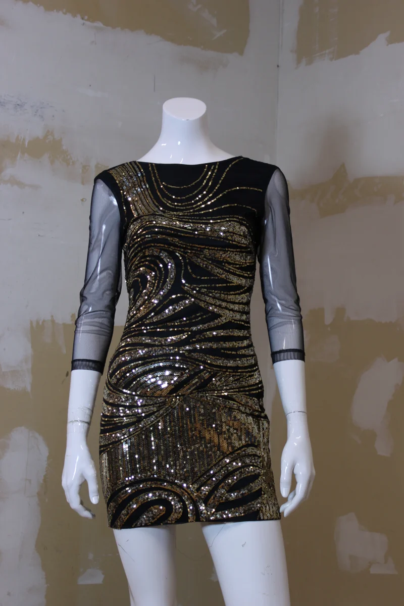 Robe noire à paillettes dorées – Image 4
