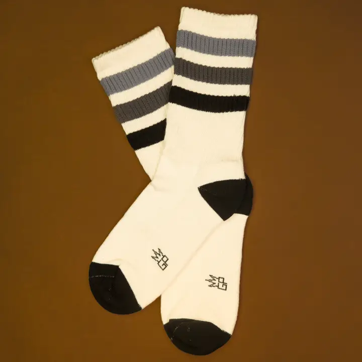 Mike retro gym socks à rayures noires – Image 4