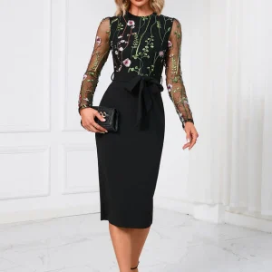 Robe Noire Luxe À Broderie Florale