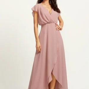 Robe Fluide Rose Poudré À Décolleté Plongeant Et Jupe Asymétrique