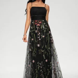 Robe Tulle Brodée Élégante Noire