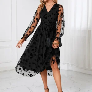 Robe Noire En Tulle Floral