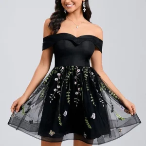 Robe De Bal Brodée Noire Courte
