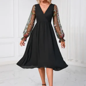 Robe Noire Luxe À Manches Brodées