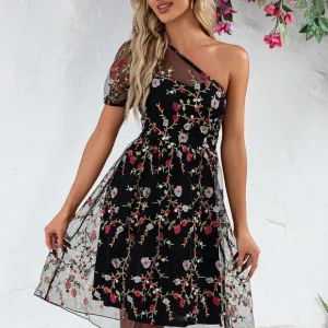 Robe Asymétrique Brodée Florale Chic